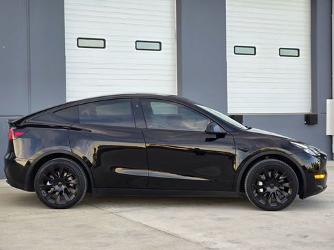 Used 2023 Tesla Model Y Standard Sport Utility 4D image 9