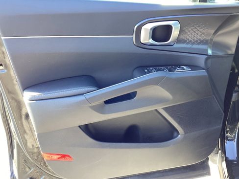Used 2025 Kia Sorento EX w/ Panoramic Sunroof Package FWD image 18