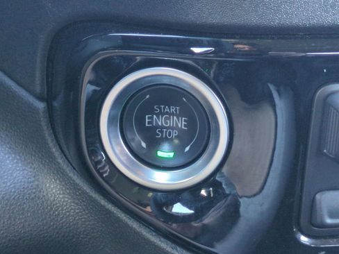 Used 2025 GMC Sierra 1500 SLT AWD/4WD image 28