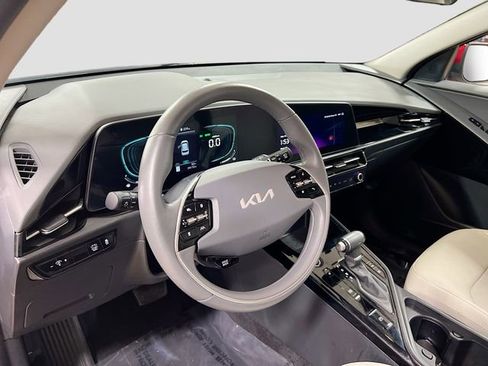 Certified 2023 Kia Niro EX image 9