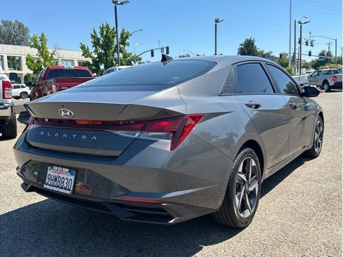 Used 2023 Hyundai Elantra SEL w/ Convenience Package FWD image 8