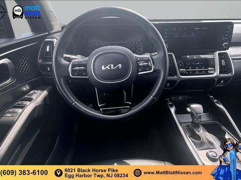 Used 2023 Kia Sorento S w/ Panoramic Sunroof Package FWD image 4