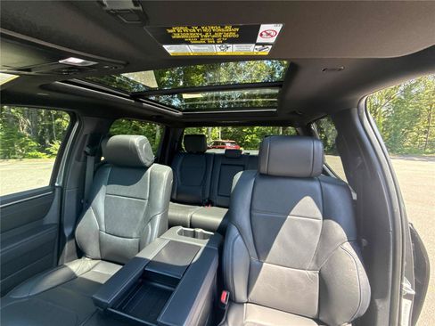 Used 2025 Toyota Tundra Platinum AWD/4WD image 24