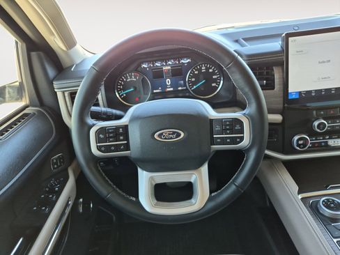 Used 2024 Ford Expedition Limited image 13