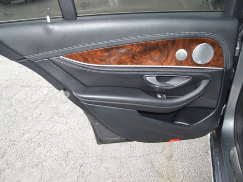 Used 2017 Mercedes-Benz E 300 4MATIC image 21
