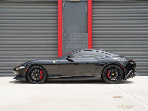 Used 2023 Ferrari Roma RWD image 5