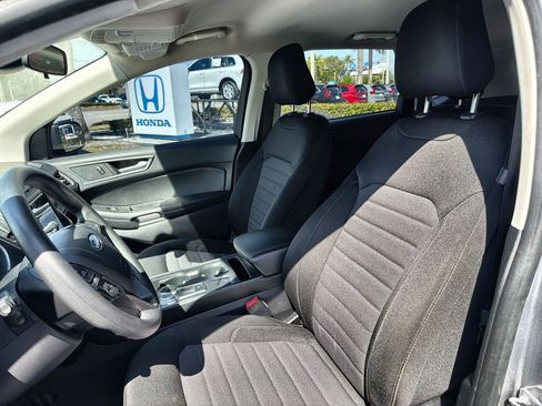 Used 2021 Ford Edge SE image 25