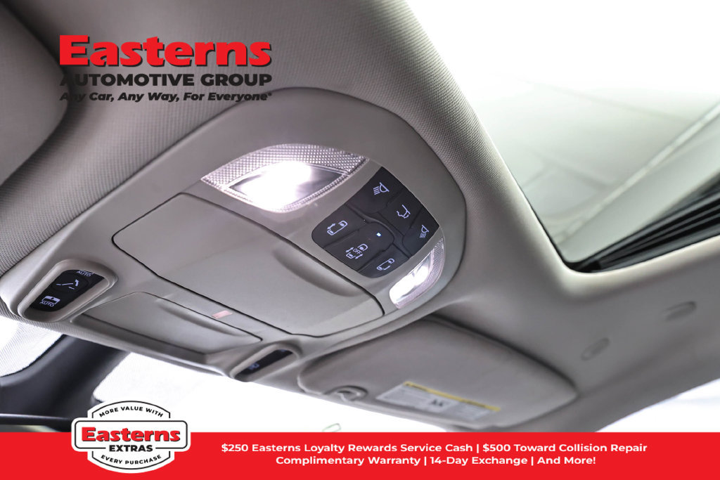Used 2023 Chrysler Pacifica Limited FWD image 22