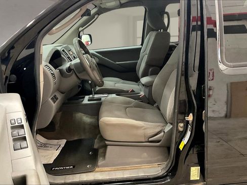 Used 2011 Nissan Frontier SV AWD/4WD image 14