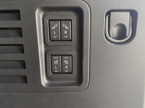 Used 2026 Chevrolet Traverse High Country AWD/4WD image 58