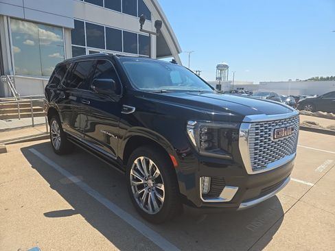 Used 2021 GMC Yukon Denali w/ Denali Premium Package RWD image 4