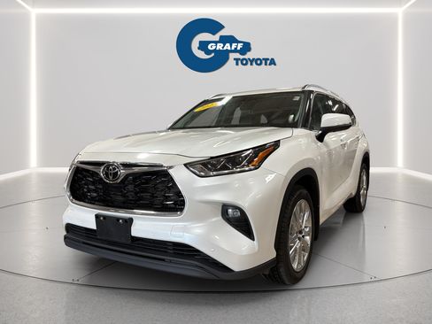 Used 2023 Toyota Highlander Limited AWD/4WD image 2