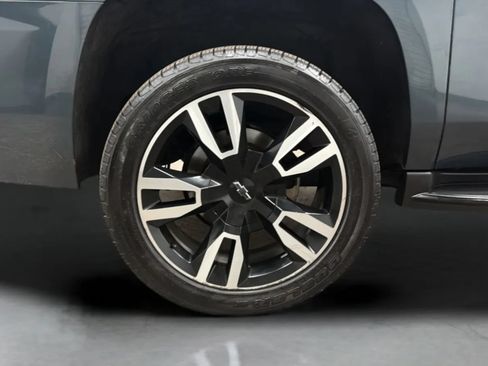 Used 2020 Chevrolet Suburban LT w/ RST Edition AWD/4WD image 26