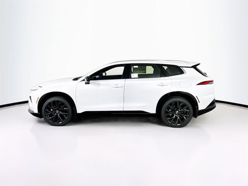 New 2025 Toyota Crown Signia image 2