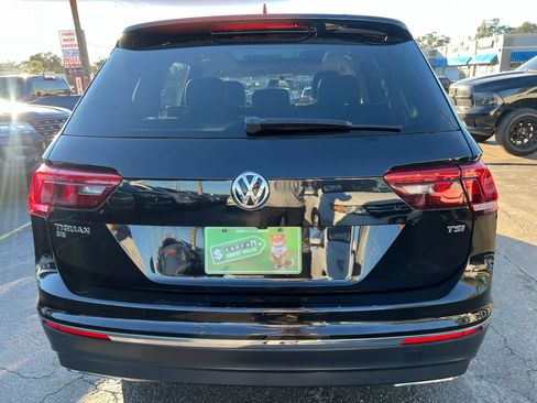 Used 2018 Volkswagen Tiguan SE w/ Panoramic Sunroof Package FWD image 5