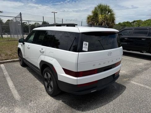 Used 2025 Hyundai Santa Fe SEL FWD image 4