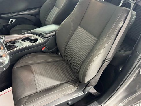 Used 2021 Dodge Challenger SXT image 29