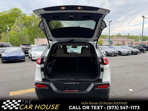 Used 2017 Jeep Cherokee Latitude w/ Comfort & Sound Group AWD/4WD image 18