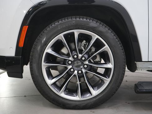 Used 2024 Jeep Wagoneer L Series III w/ Premium Group I AWD/4WD image 33