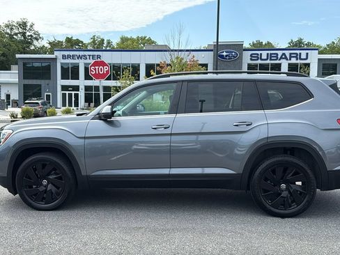 Used 2024 Volkswagen Atlas SE w/ Panoramic Sunroof Package AWD/4WD image 4