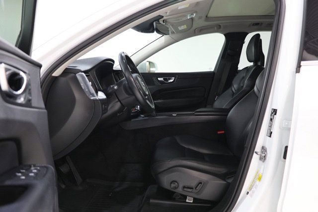 Used 2018 Volvo XC60 T5 Momentum w/ Vision Package AWD/4WD image 15