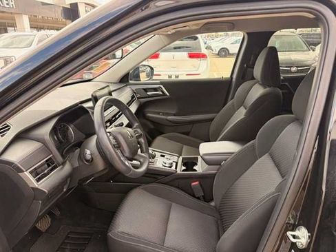 Used 2024 Mitsubishi Outlander ES AWD/4WD image 6
