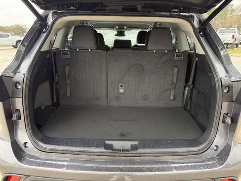 Used 2023 Toyota Highlander L image 32