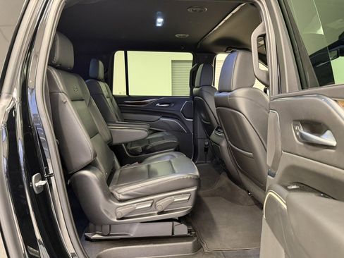 Used 2023 Cadillac Escalade ESV Luxury image 38