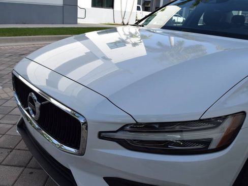 Used 2021 Volvo S60 T5 Momentum FWD image 11