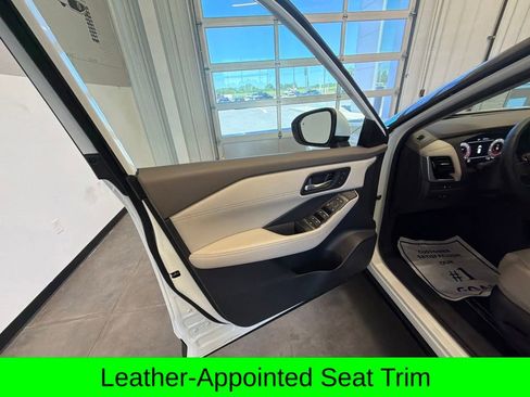 Used 2025 Nissan Rogue SL w/ Tech Package AWD/4WD image 19