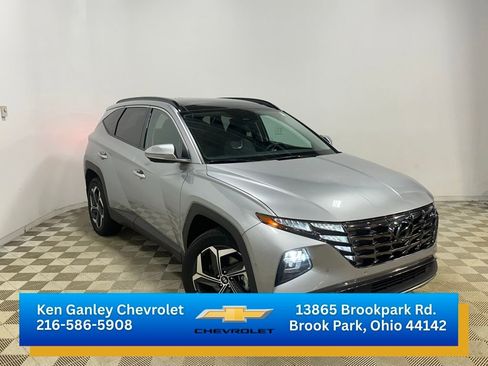 Used 2023 Hyundai Tucson Limited w/ Winter Package image 3