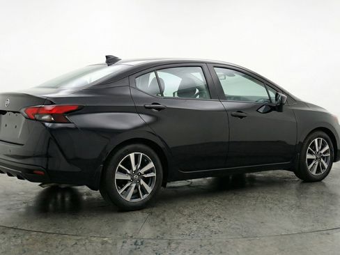 Used 2025 Nissan Versa SV image 9