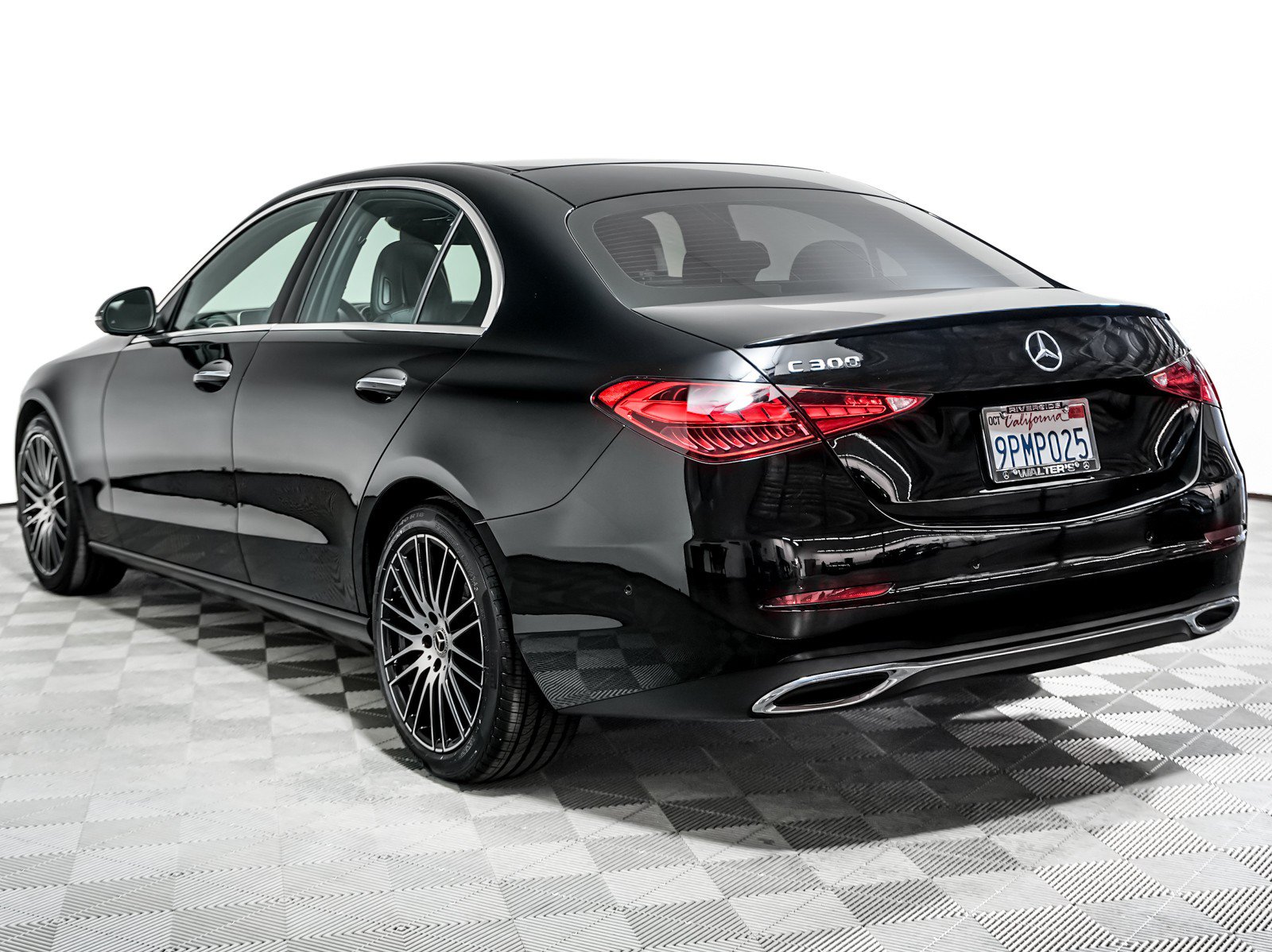 Used 2024 Mercedes-Benz C 300 Sedan image 2
