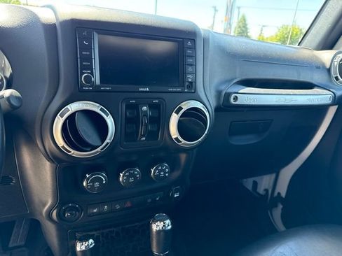 Used 2017 Jeep Wrangler Unlimited Sahara w/ Dual Top Group AWD/4WD image 9