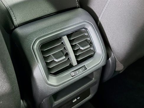 Used 2024 Volkswagen Taos SE w/ Panoramic Sunroof Package FWD image 33