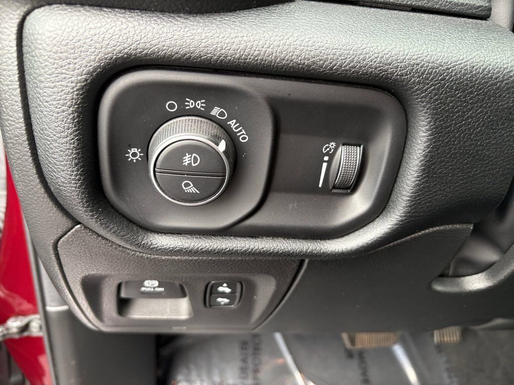 Used 2022 RAM 1500 Big Horn AWD/4WD image 16