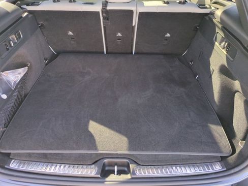 Used 2025 Mercedes-Benz GLC 350e 4MATIC image 6