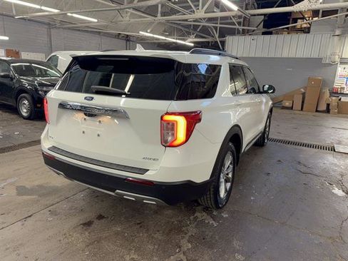 Certified 2022 Ford Explorer XLT w/ Equipment Group 202A image 18