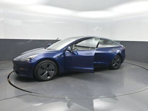 Used 2023 Tesla Model 3 Standard Range RWD image 29