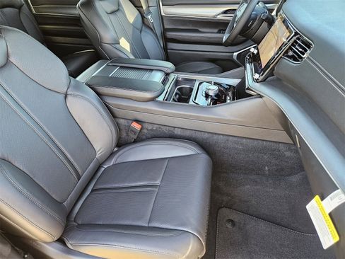 New 2025 Jeep Wagoneer Series II image 14