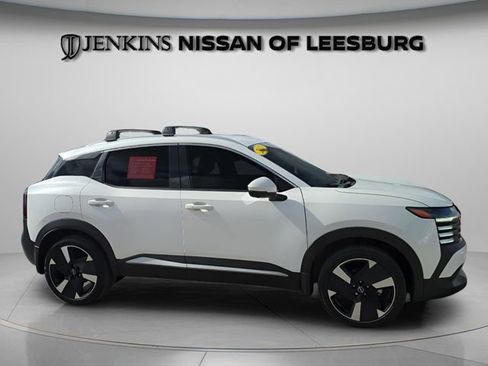 Certified 2025 Nissan Kicks SR image 2