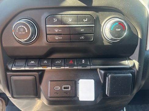 Used 2024 Chevrolet Silverado 1500 Custom image 34