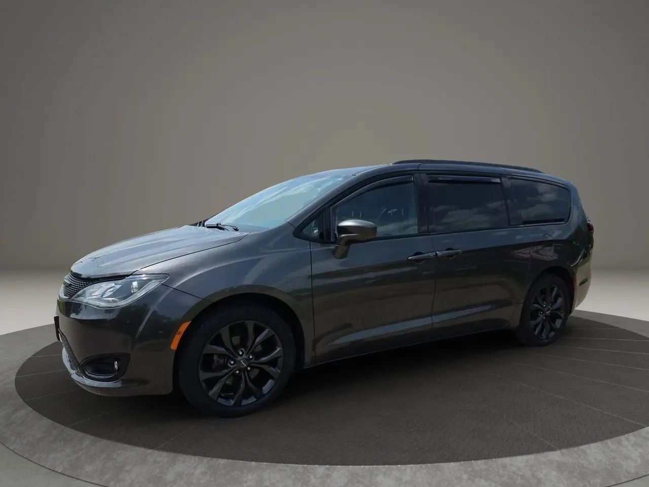 Used 2019 Chrysler Pacifica Touring-L Plus w/ S Appearance Package FWD image 1