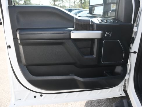 Used 2021 Ford F250 Lariat w/ Lariat Ultimate Package image 9