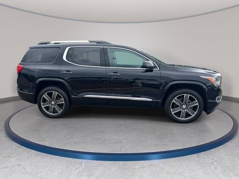 Used 2017 GMC Acadia Denali w/ Technology Package FWD image 4