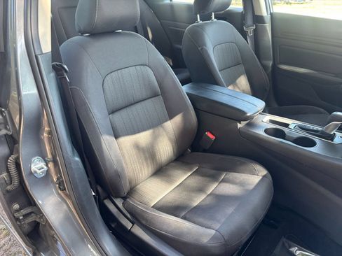 Used 2025 Nissan Altima 2.5 SV FWD image 37