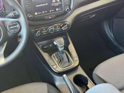 Used 2025 Kia Soul LX w/ LX Technology Package FWD image 39