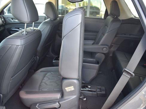 New 2026 Nissan Pathfinder Platinum w/ Accent Package FWD image 58
