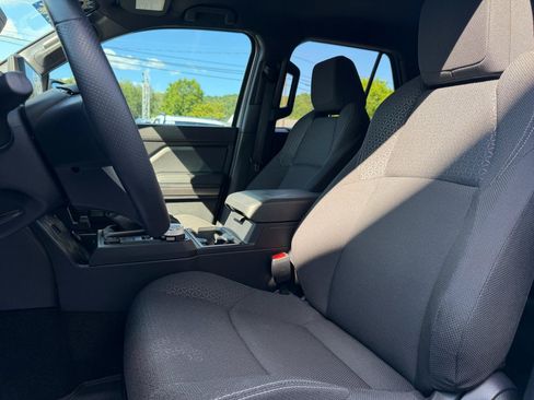 Used 2025 Toyota 4Runner SR5 AWD/4WD image 9