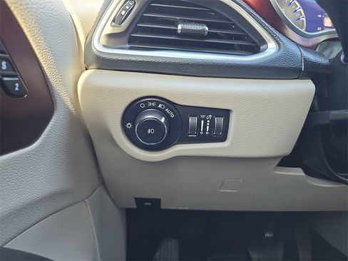 Used 2020 Chrysler Pacifica Limited image 27